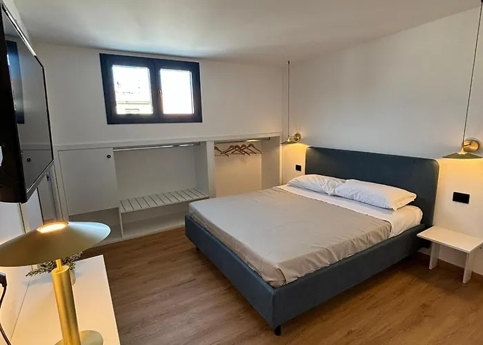 לינה וארוחת בוקר Borgomara 4*